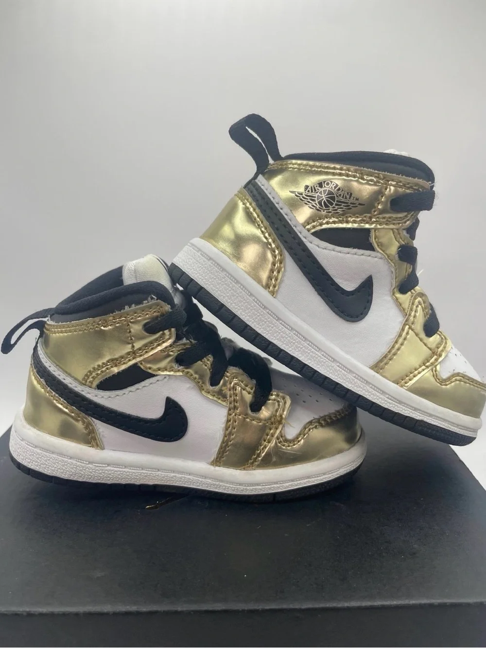 Nike Kids' Air Jordan 1 High-Top Sneakers - White/Gold/Black